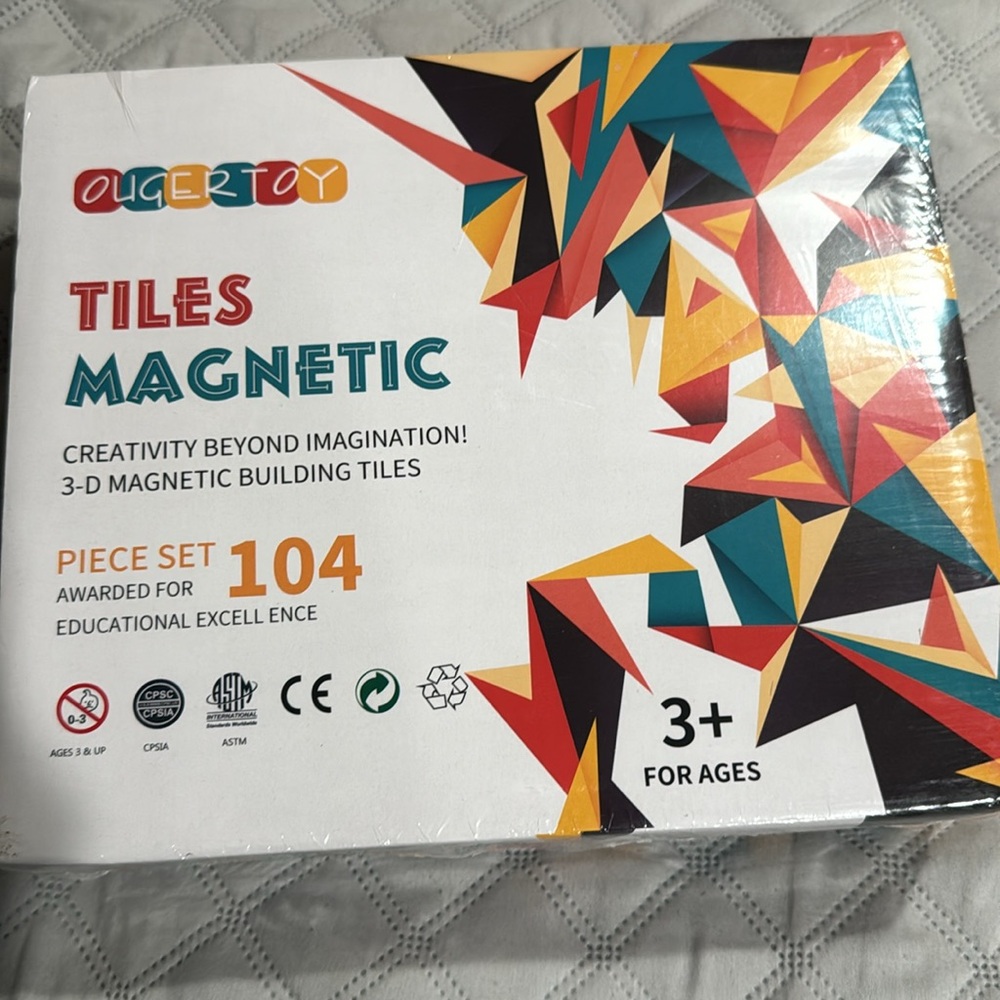 New unopened magnetic tile set 140 pieces